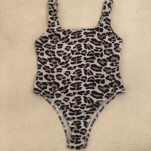 Leopard print swimsuit one piece  women’s size Large/XL